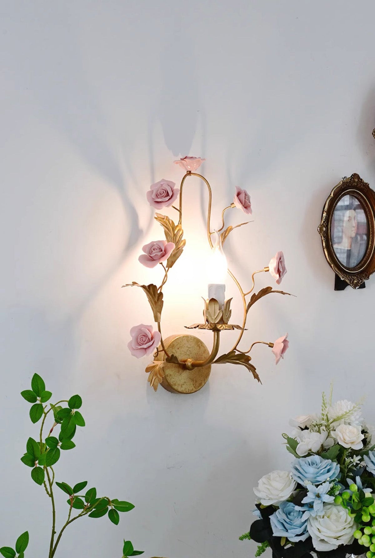 Demetrio Floral Wall Lamp