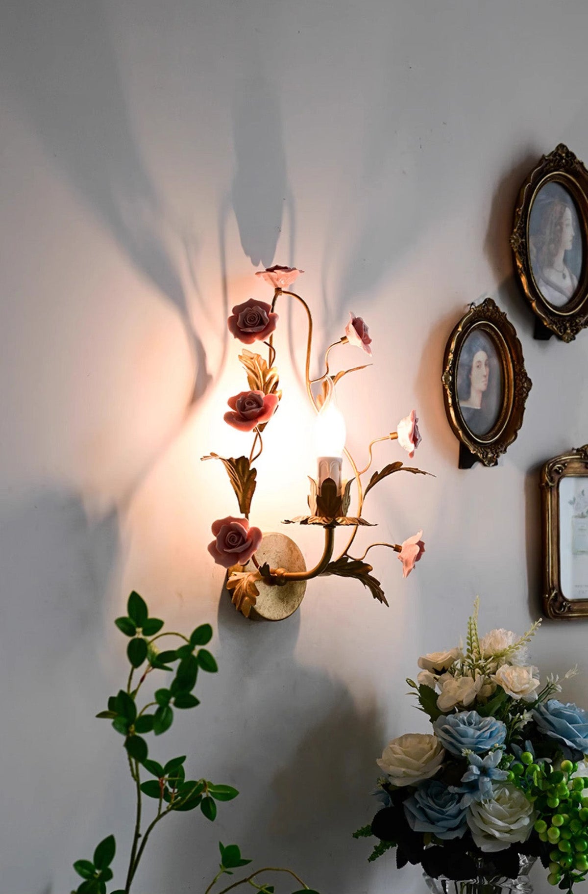 Demetrio Floral Wall Lamp