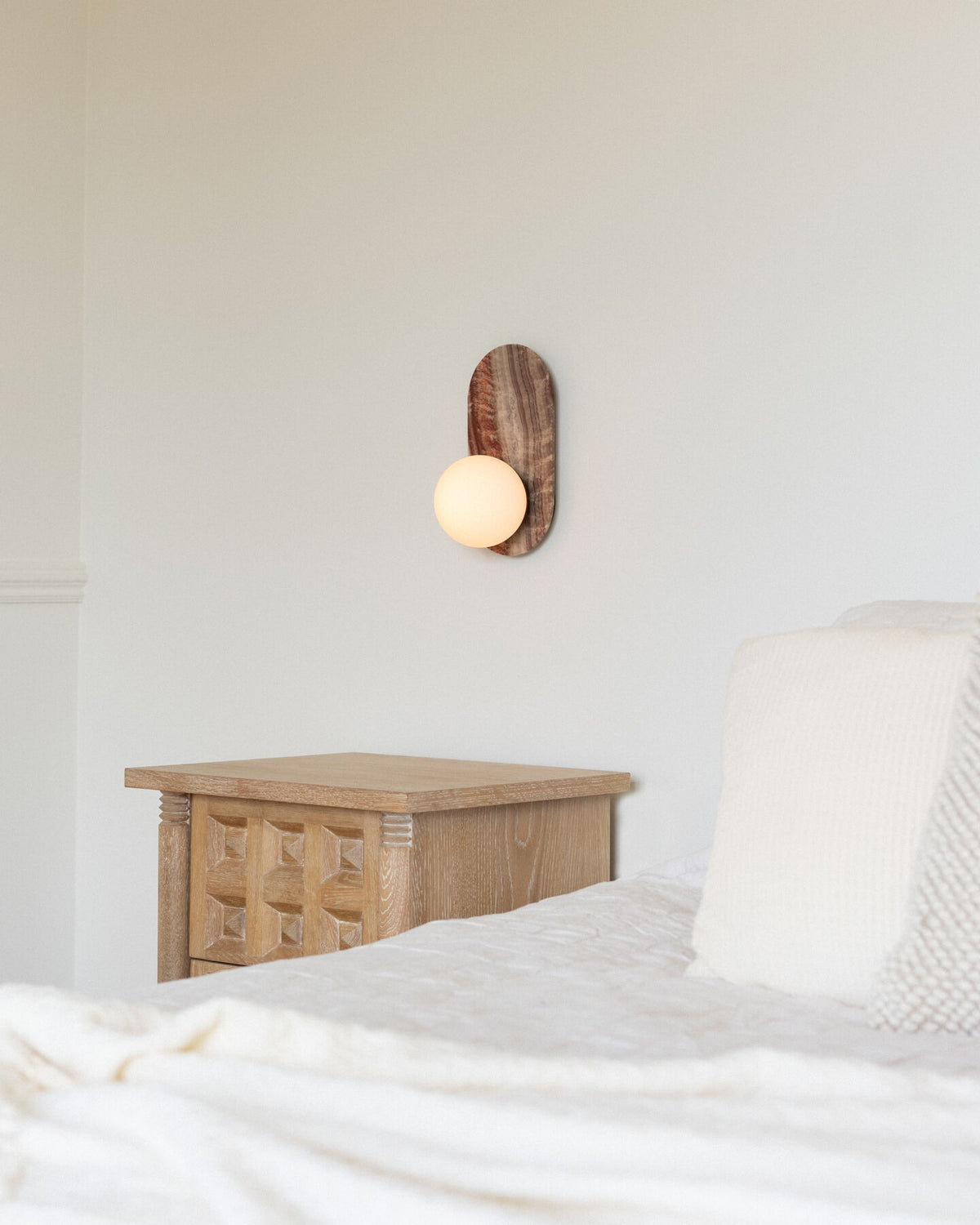 Malveno Arch Onyx Wall Lamp