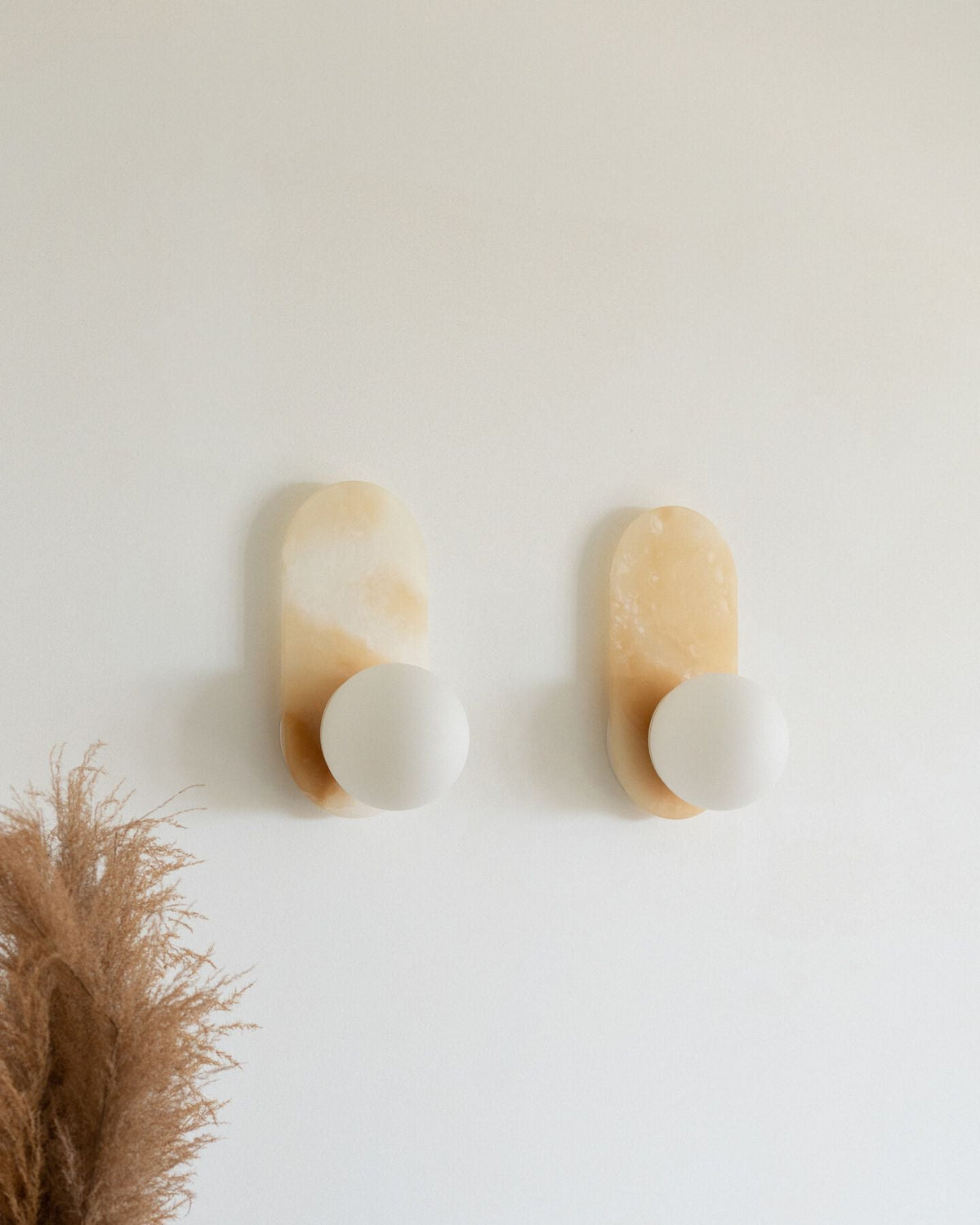 Malveno Arch Onyx Wall Lamp
