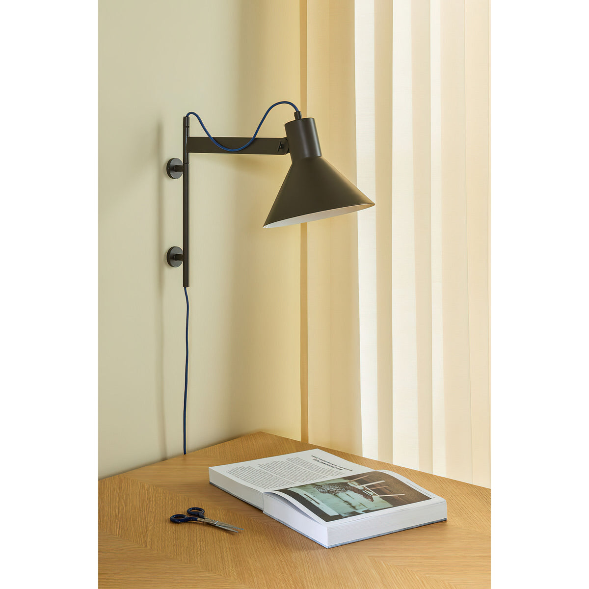 Posesco Plug-In Wall Lamp