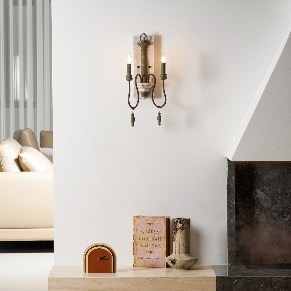 Ambra Wall Lamp