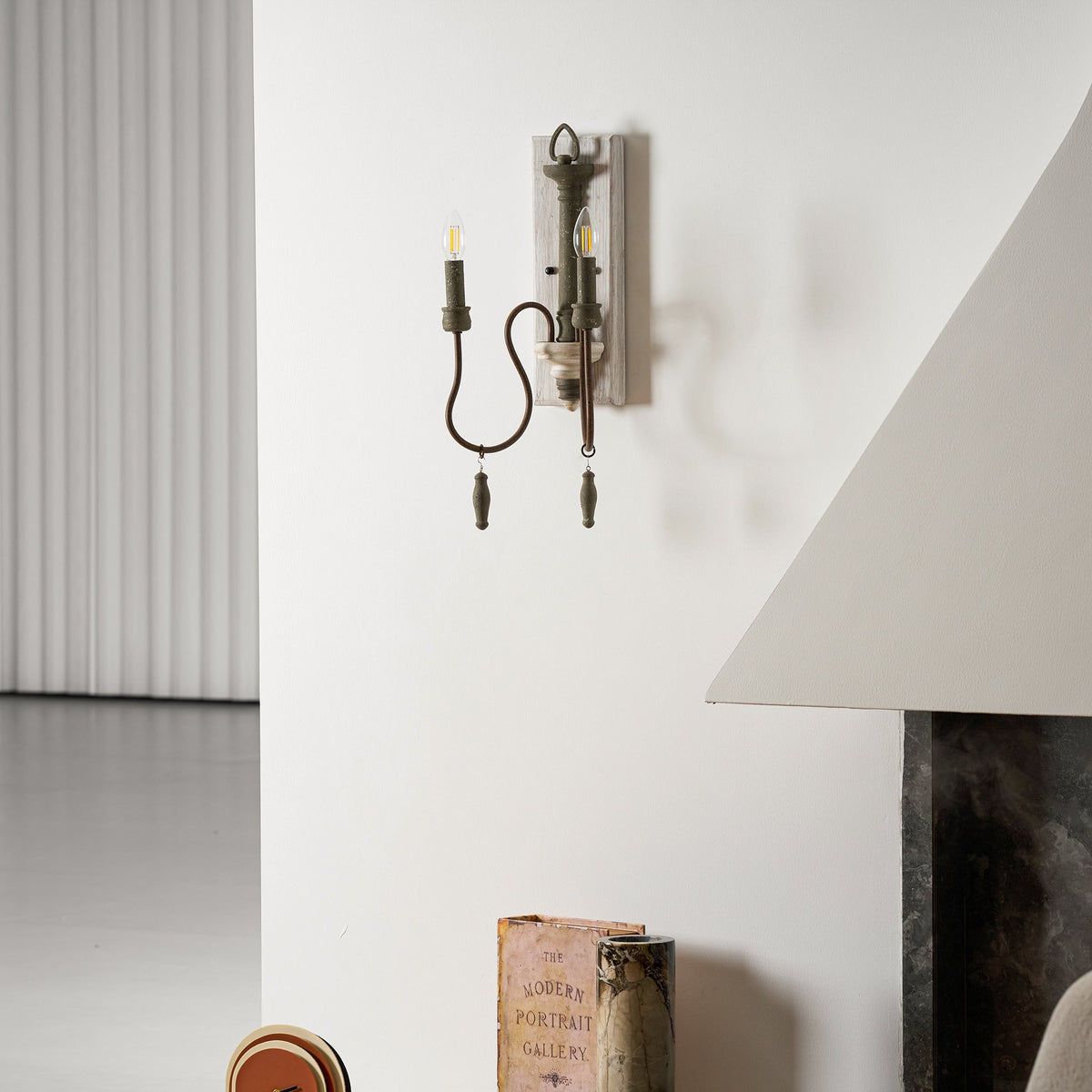 Ambra Wall Lamp