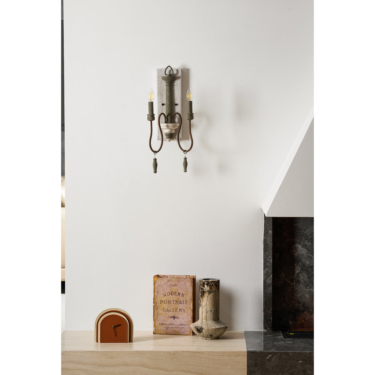 Ambra Wall Lamp
